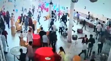 मुरादाबाद: काशीपुर तिराहे के पास निजी हॉल में हुई मारपीट, वीडियो सोशल मीडिया पर हुआ वायरल