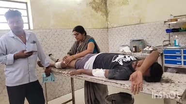 मढ़ौरा: भावलपुर में सड़क दुर्घटना में घायल हुए युवक का रेफरल अस्पताल में किया गया इलाज
