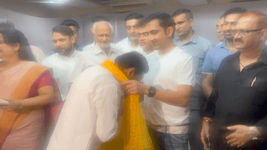 दिल्ली के सांसद और क्रिकेटर गौतम गंभीर जी ने anuj singh ji ko सम्मान किया#अनुज़सिंह