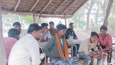 बलरामपुर: कोतवाली नगर की पुलिस ने ग्रामीण क्षेत्रों में जाकर साइबर अपराधों के संबंध में लोगों को किया जागरूक