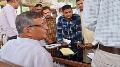 जगाधरी: हरियाणा के शिक्षा मंत्री चौधरी कंवर पाल ने अपने निवास स्थान पर सुनी लोगों की जन समस्याएं