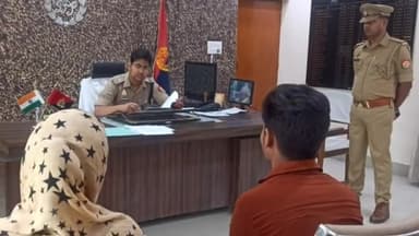 बलरामपुर: एसपी कार्यालय बलरामपुर में क्षेत्र से पहुंचे हुए लोगों की समस्याओं को एसपी ने सुनकर निस्तारण हेतु संबंधित को दिए निर्देश