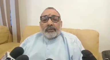 बेगूसराय: रशियन गेस्ट हाउस में केंद्रीय मंत्री गिरिराज ने की प्रेसवार्ता, कहा - बाबा बागेश्वर की कथा को कोई रोक नहीं सकता