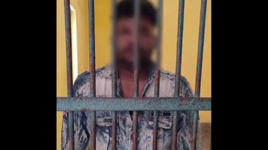 गोरखपुर: शाहपुर पुलिस ने एक लुटेरे को लूट के सामान व अवैध शस्त्र के साथ आवास विकास से किया गिरफ्तार