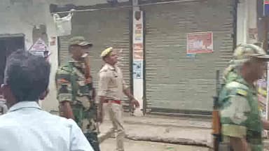 सलोन: नगर निकाय चुनाव सकुशल संपन्न कराने को लेकर पुलिस ने नगर पंचायत परशदेपुर में किया फ्लैग मार्च