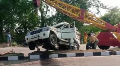 सलोन: शहर के बाईपास मार्ग पर पलटी विंध्याचल से लौट रही दर्शनार्थियों से भरी बोलेरो, आधा दर्जन लोग हुए घायल