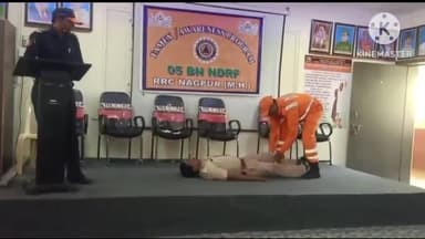 समुद्रपूर: शहरातील विद्या विकास महाविद्यालयात राष्ट्रीय आपत्ती प्रतिसाद दलाकडून आपत्ती व्यवस्थापन प्रशिक्षणाचे आयोजन