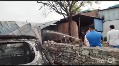 बड़गांव: जिले के सबीना थाना क्षेत्र की डाकन कोटडा एक फैक्ट्री में लगी अचानक आग फायर ब्रिगेड की टीम ने पाया आग पर काबू