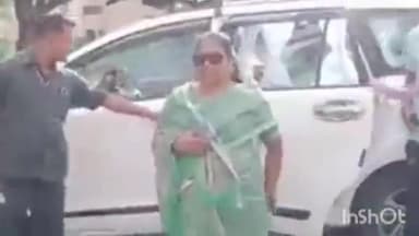 हुज़ूर: दुर्गा नगर झुग्गी बस्ती के पास बने नाले का महापौर मालती राय ने किया निरीक्षण