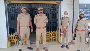 इकौना: क्षेत्र में पड़ने वाले बैंकों की चेकिंग कर पुलिस ने दिलाया सुरक्षा का एहसास