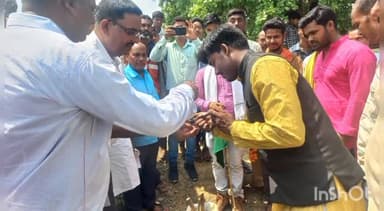 सोनभद्र बंशी सुर्यपुर: वलौरा में ठोस एवं तरल अपशिष्ट प्रबंधन का उप विकास आयुक्त रविंद्र कुमार ने भूमि पूजन के साथ किया शिलान्यास