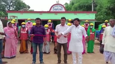 नावकोठी: समसा पंचायत में स्वच्छता अभियान की हुई शुरुआत, बीडीओ और मुखिया ने कचरा उठाव ठेला को हरी झंडी दिखाकर किया रवाना