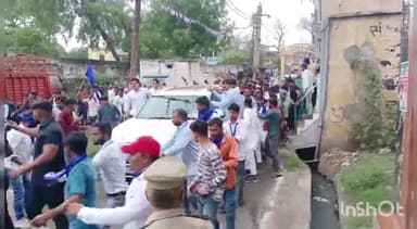 हापुड़: मोहल्ला सोटावाली में जनसभा करने पहुंचे आजाद समाज पार्टी के राष्ट्रीय अध्यक्ष चंद्रशेखर आजाद व सपा नेता अब्दुल्ला आजम