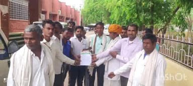 धौलपुर: कलेक्ट्रेट पर कुशवाहा व सैनी समाज के पदाधिकारियों ने आरक्षण की मांग को लेकर कलेक्टर को सौंपा ज्ञापन