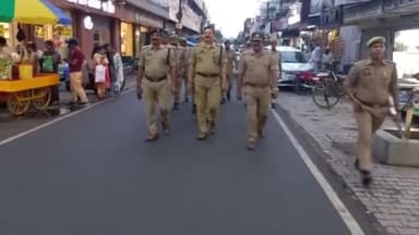 शाहबाद: नगर निकाय चुनाव के मद्देनज़र शाहाबाद समेत जनपद में पुलिस ने की पैदल गश्त, SP राजेश द्विवेदी ने जारी किए दिशा निर्देश