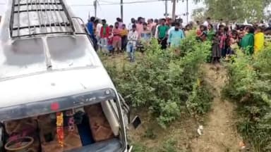 हलसी: कैन्दी के समीप बारातियों से भरी बस पलटने से एक युवक की हुई मौत, 20 से ज्यादा लोग हुए घायल व दो की हालत नाजुक