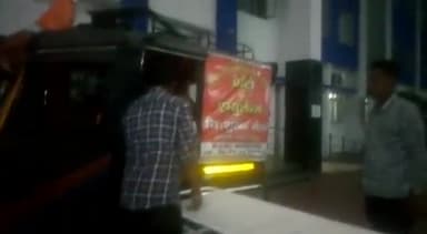 बैतूल नगर: कार व बाइक की जोरदार हुई भिड़ंत 2 लोग हुए घायल जिला अस्पताल किया भर्ती गंगोत्री कॉलोनी के पास की घटना