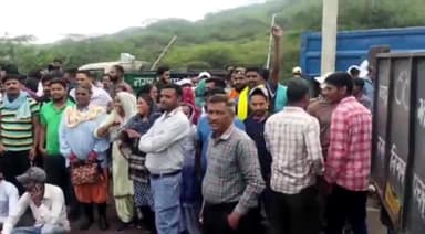 पंचकूला: पंचकूला के सेक्टर 25 झूरीवाला डंपिंग ग्राउंड में कूड़ा उठाने वाले कर्मचारियों ने वेतन कट कर मिलने को लेकर किया प्रदर्शन