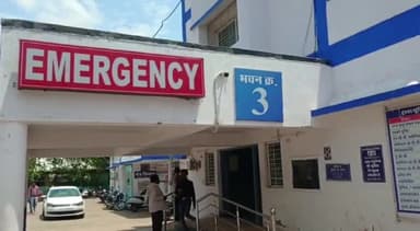 नरसिंहपुर: लुनावत पेट्रोल पंप के पास पलटा ट्रक, ड्राइवर को आई चोट