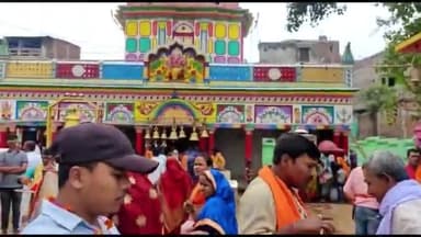 कुशेश्वर स्थान पूर्बी: त्रयोदशी के अवसर पर बाबा कुशेश्वरनाथ को हजारों श्रद्धालुओं ने किया जलाभिषेक