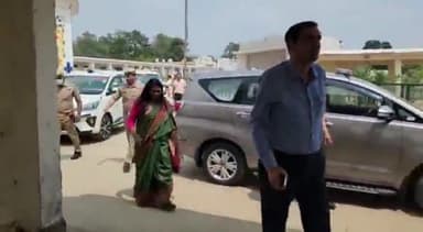 बुलंदशहर: बुलंदशहर नुमाइश ग्राउंड में सीएम की सभा को लेकर मेरठ कमिश्नर ने किया नुमाइश सभा स्थल का निरीक्षण, दिए दिशा-निर्देश