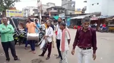 होशंगाबाद नगर: नर्मदापुरम शहर के भाजपा झुग्गी झोपड़ी सेठानी घाट पर मनाया पूर्व मुख्यमंत्री उमा भारती का जन्मदिन