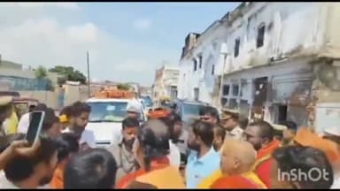 गोंडा: नगर में सांसद बृजभूषण सिंह ने सुप्रीम कोर्ट में केस बंद होने पर राहत मिलने के बाद समर्थकों के साथ बजरंगबली का किया दर्शन