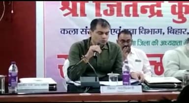 दरभंगा: दरभंगा अंबेडकर सभागार में डीएम ने मंत्री को संभावित सुखाड़ से कराया अवगत