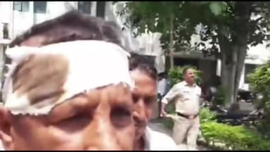 मेरठ: धीरखेड़ा से पिता-पुत्र पहुंचे एसएसपी ऑफिस, जानलेवा हमले के आरोपियों पर कार्रवाई की की मांग