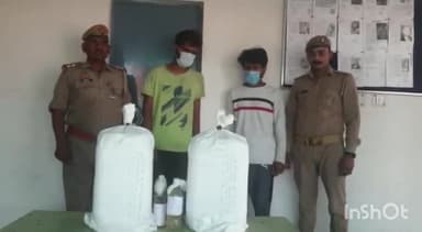 हापुड़: गांव जरोठी मार्ग से पुलिस ने चेकिंग के दौरान दो शराब तस्करों को किया गिरफ्तार, तस्करों से 70 लीटर कच्ची शराब बरामद