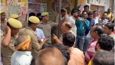 मुगलसराय: डीडीयू नगर में सपा नेता व पुलिस के बीच हुई झड़प के बाद सीओ अनिरुद्ध सिंह ने सपा के पूर्व चेयरमैन के पुत्र को जड़ा थप्पड़