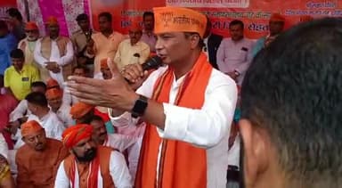 सासाराम में पूर्व विधायक जवाहर प्रसाद सिंह को और भाजपा  कार्यकर्ताओं को साजिश के तहत बिहार की सरकार गिरफ्तार की है इसी के विरोध में एक दिवसीय धरना भाजपा के प्रदेश अध्यक्ष सम्राट चौधरी जी और भाजपा कार्यकर्ताओं के द्वारा धरना दिया गया