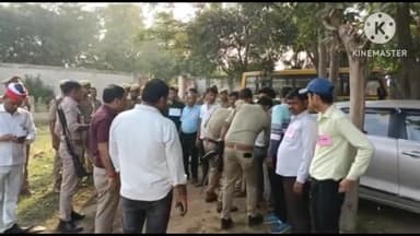 शिकोहाबाद: शहर के विभिन्न स्कूलों में नगर निकाय चुनाव के लिए बने पोलिंग बूथों का एसडीएम ने किया निरीक्षण