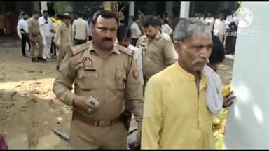 फिरोज़ाबाद: वार्ड 34 श्रीराम कॉलोनी में नगर निकाय चुनाव के मतदान के दौरान फर्जी वोट डालने के मामले में 8 लोगों को किया गया गिरफ्तार