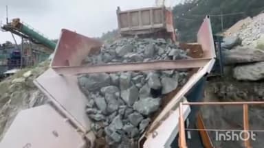 अंबिकापुर: पुलिस और जिला प्रशासन की संयुक्त टीम के द्वारा धौलपुर क्षेत्र में बिना सुरक्षा मानक के संचालित विस्फोटक गोदाम हुआ सील