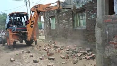 हरलाखी: गंगौर में किए गए अतिक्रमण पर चला प्रशासन का बुलडोजर, प्रशासन ने अवैध अतिक्रमण को कराया ख़ाली