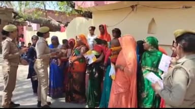 इकौना: मिशन शक्ति अभियान के तहत इकौना क़स्बा व अन्य क्षेत्रों में महिलाओं-बालिकाओं को किया गया जागरूक