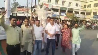 रूड़की: इंटक कार्यकर्ताओं ने चंद्रशेखर चौक पर फूँका कैबिनेट मंत्री प्रेमचंद अग्रवाल का पुतला,कैबिनेट मंत्री के इस्तीफे करी माँग