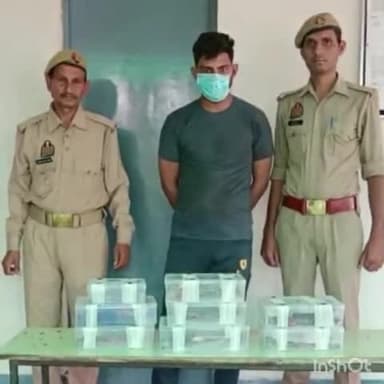 हापुड़: टियाला फ्लाईओवर के पास से पुलिस ने एक हथियार तस्कर को किया गिरफ्तार, 8 तमंचे व 6 कारतूस बरामद