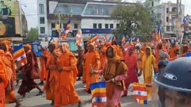 सासाराम: बुद्ध पूर्णिमा को लेकर सासाराम के पायलट बाबा आश्रम से निकाली गई भव्य शोभायात्रा, संत महात्मा भी रहे मौजूद