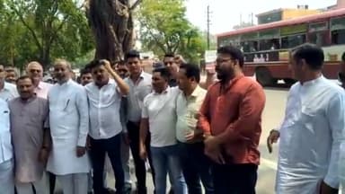 रूड़की: ज्वाइंट मजिस्ट्रेट के कैंप कार्यालय पर कांग्रेस ने राज्यपाल के नाम दिया ज्ञापन, मंत्री को बर्खास्त करने की मांग की