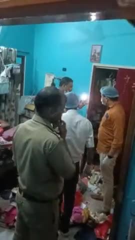 बहराइच: रायपुर राजा इलाके में मुंडन कराने गए परिवार के घर में हुई चोरी, मौके पर पहुंची फॉरेंसिक टीम