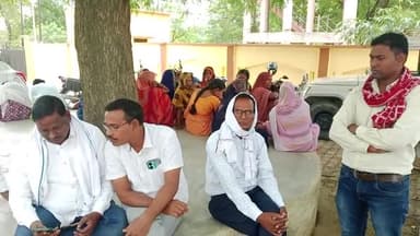 रॉबर्ट्सगंज: महुआव कला में आकाशीय बिजली गिरने से इलाज के दौरान महिला की हुई मौत, परिजनों ने कराया जिला अस्पताल में पोस्टमार्टम