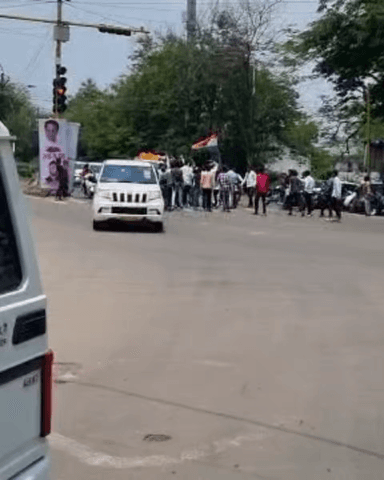 आज दक्षिण पश्चिम विधानसभा भोपाल के कोलार तिराहे पर मा.कमलनाथ जी का #अमित_शर्मा_जी के द्वारा भव्य स्वागत किया गया ।।