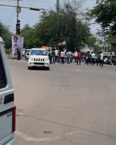 आज दक्षिण पश्चिम विधानसभा भोपाल के कोलार तिराहे पर मा.कमलनाथ जी का #अमित_शर्मा_जी के द्वारा भव्य स्वागत किया गया ।।