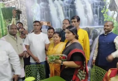 राजगीर: छबीलापुर रोड में विधान पार्षद रीना यादव ने हरियाली फैमिली रेस्टोरेंट का किया उद्घाटन, पूर्व विधायक रवि ज्योति हुए शामिल