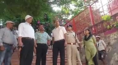 राजगीर: मलमास मेले की तैयारियों को लेकर डीएम शशांक शुभंकर अपने संबंधित पदाधिकारियों के साथ सरस्वती नदी और कुंड का किया निरीक्षण