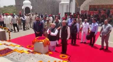 बड़गांव: मोती मगरी स्थित प्रताप स्मारक पर राज्यपाल मिश्र ने पाकिस्तानी सेना को करारी शिकस्त देने वाले टी-55 टैंक का किया उद्घाटन