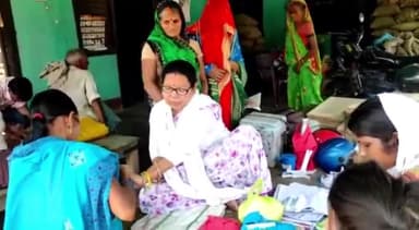 करपी: तेलपा के केयाल गांव में शिविर लगाकर बच्चों का किया गया टीकाकरण