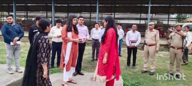 हापुड़: गढ़ रोड स्थित नवीन मंडी में स्ट्रॉंग रूम का निकाय चुनाव की प्रेक्षक ने किया निरीक्षण, संबंधित को दिए दिशा निर्देश